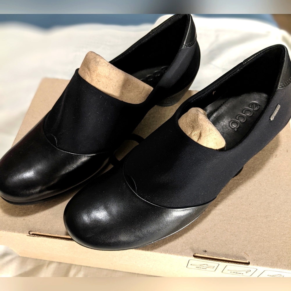Ecco Sculptured Slip On Shoes
